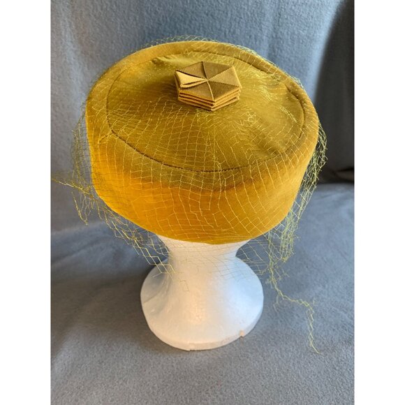 Ladies Gold Velvet Hat with Netting Vintage - Picture 4 of 9